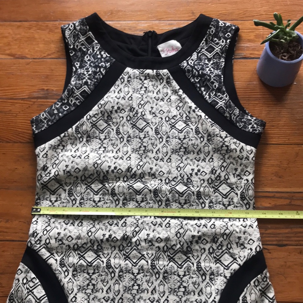 Parker Contour Dress, Black & White Print / M - Picture 9 of 10